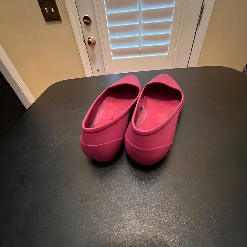Crocs eve pointed toe rubber ballet flat  size 7 purple
